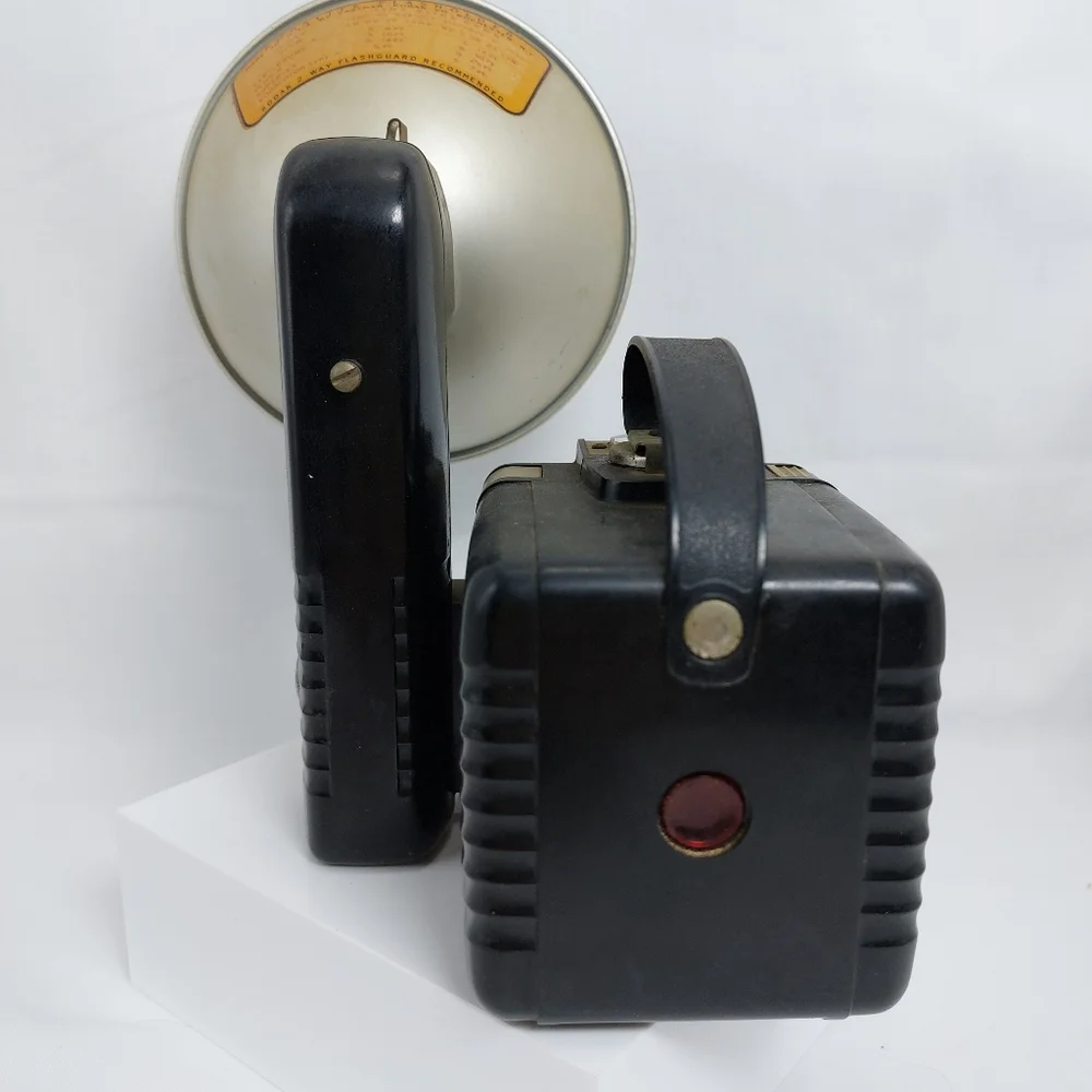 Vtg 50s Kodak Brownie Hawkeye Flash Model Camera‎ w/ Original Box & Flasholder